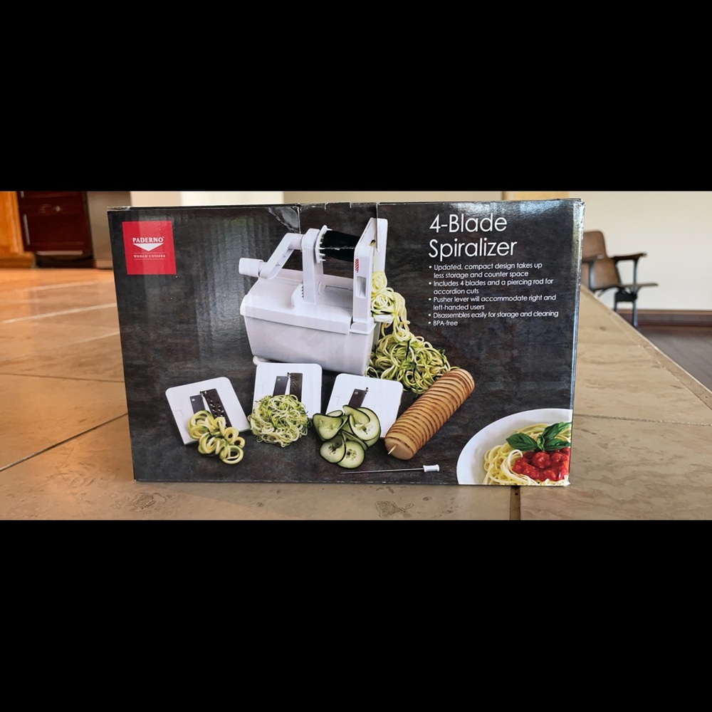 Williams Sonoma 4 Blade vegetable and fruit spiralizer